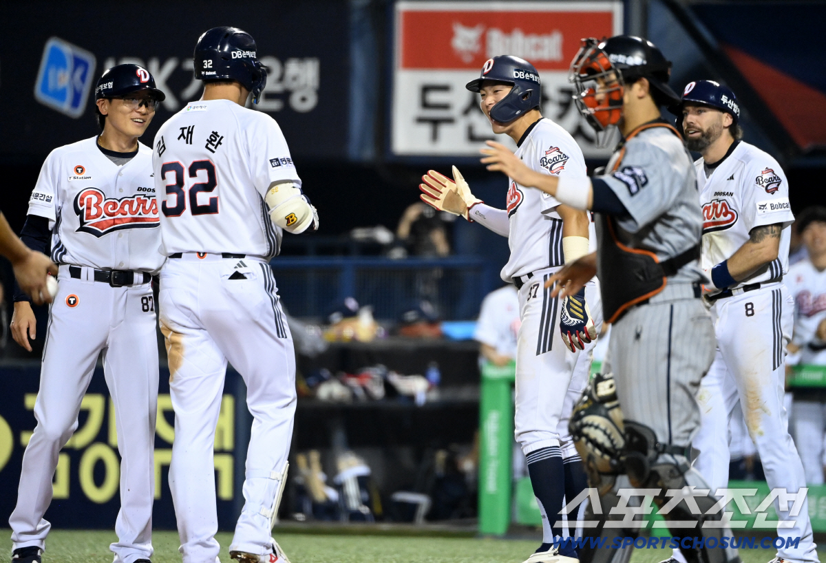 '배수의 진인가' 충격 미스터리, 115억 받았던 276홈런 거포는 왜 …