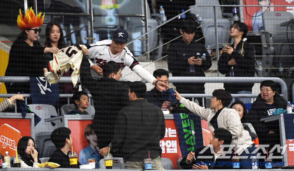 [포토] 이정후 '특급 팬서비스'