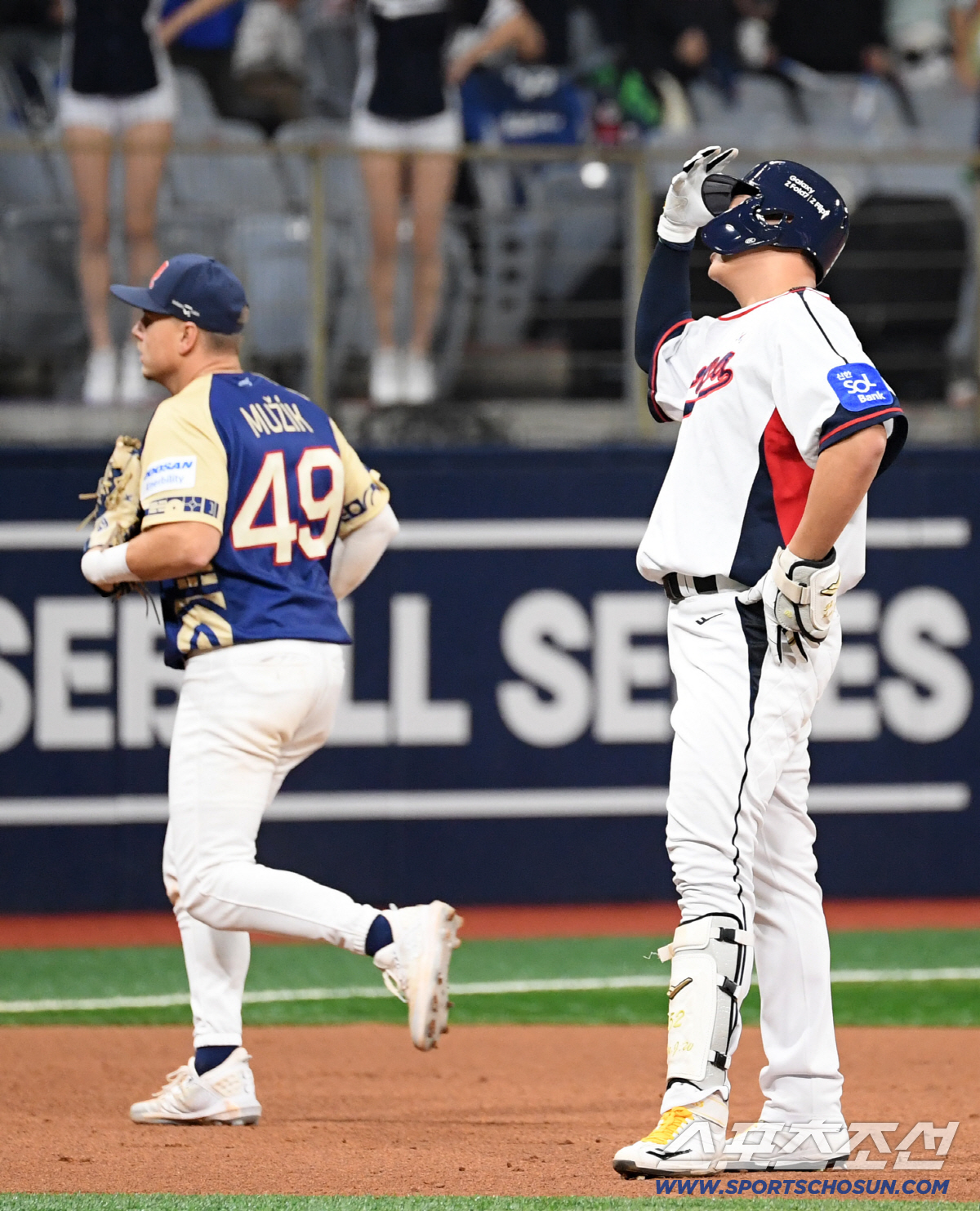 [포토] 이재원 '적시타 직후 런다운에 걸려 아웃'