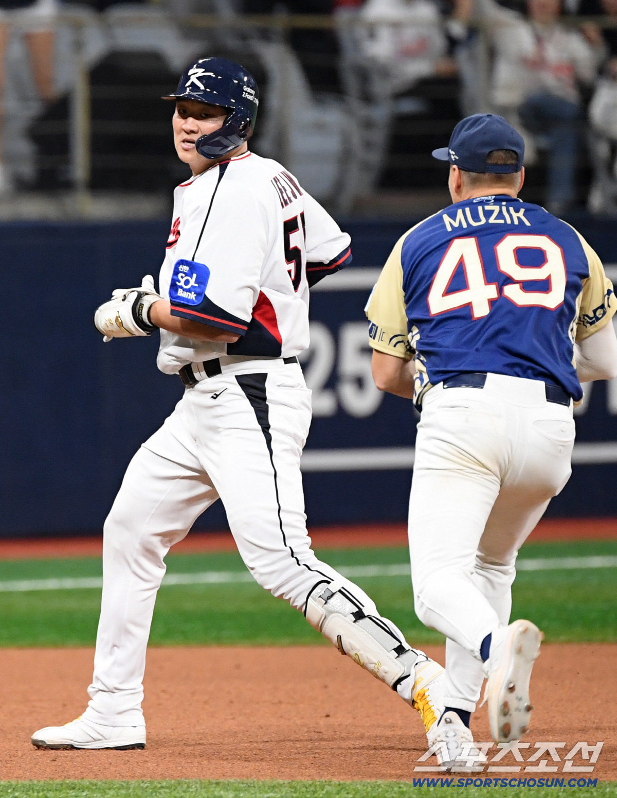 사회인 야구팀 상대로 이겼다고 좋아해야 할까...물방망이 타선, 힘 빠진…