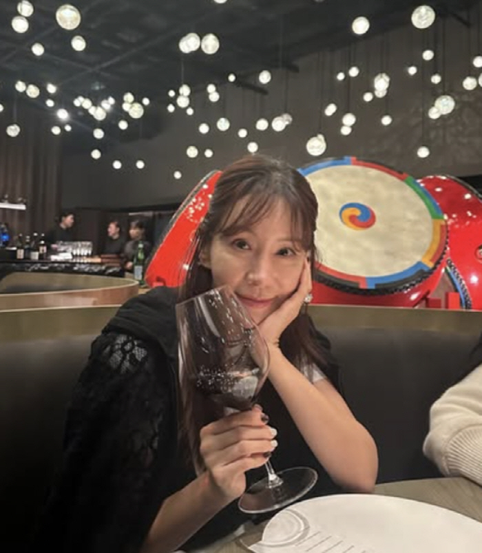 김정은, '홍콩 재력가 남편' 화려한 생일파티 공개..."오랜만에 생존신…