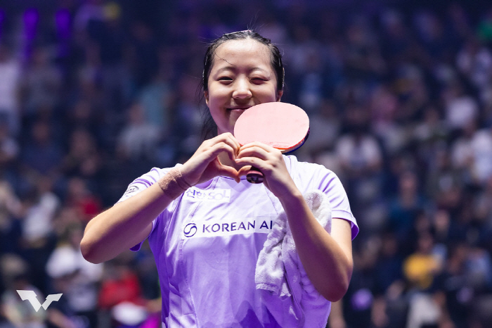 "압도적 신유빈!" '난적'사마라,24분만에 4-0 완파!WTT 챔피언스…