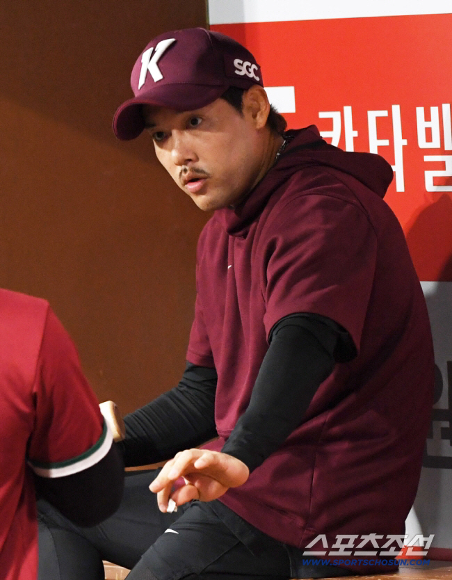 "꼬라지를 봐봐, 처 맞고라도 나가" 기로에 선 40세 마성의 플레잉 코…