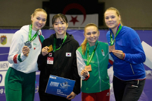 펜싱 사브르 전하영, 시즌 첫 월드컵 개인전 우승…오상욱 3위