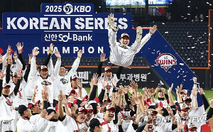 비를 뚫고 달리던 운영팀 염경엽 과장, 최고 대우 사령탑으로