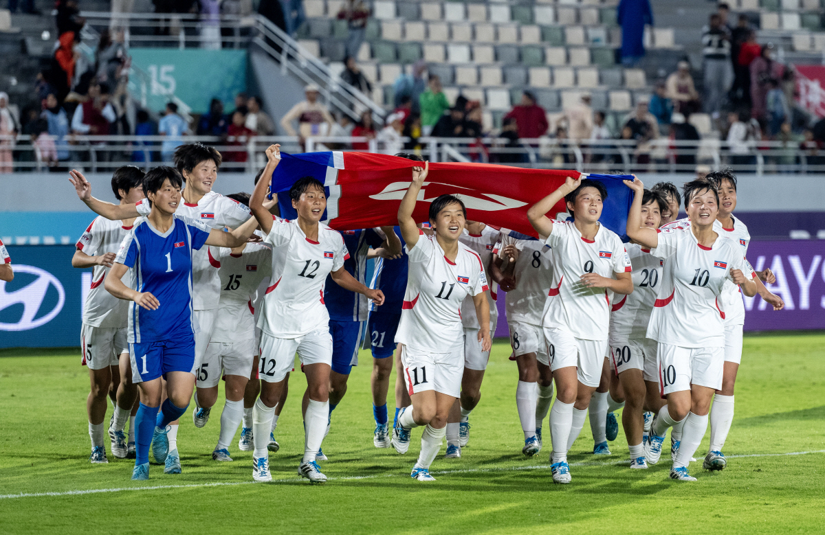 "우리 여자축구는 강합니다,인민들과 기쁨 나눌것" 北,네덜란드에 압도적 …
