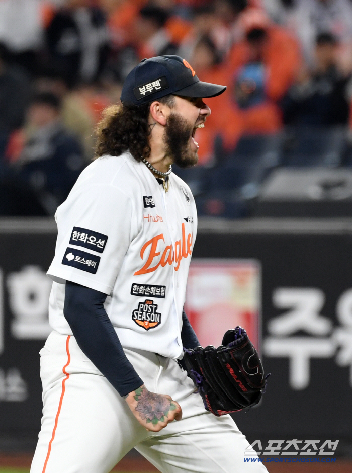 이정후 옆에 또 KBO 출신이? 자이언츠, 폰세 눈독 → 美 현지 깜짝보도. 이정후 새 동료로 폰세 거론