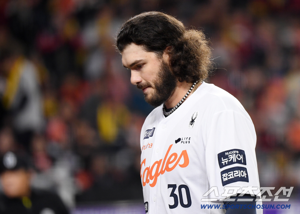 이정후 옆에 또 KBO 출신이? 자이언츠, 폰세 눈독 → 美 현지 깜짝보…