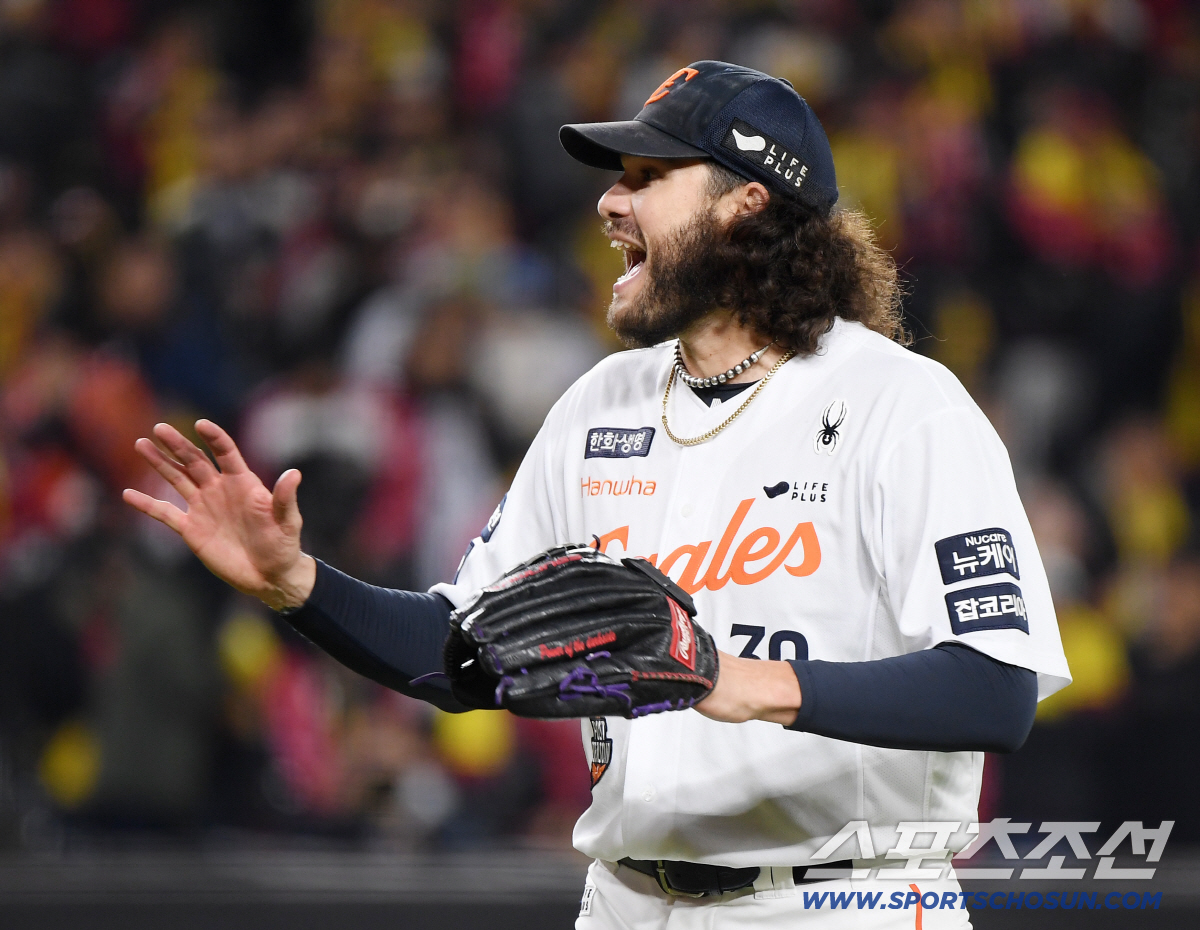 이정후 옆에 또 KBO 출신이? 자이언츠, 폰세 눈독 → 美 현지 깜짝보…