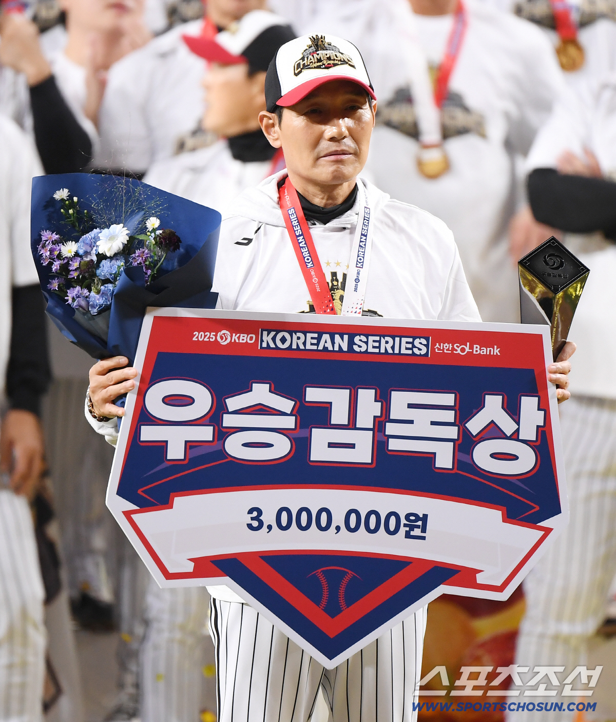 감독 최초 30억시대 열었다. 3년 최대 30억 재계약. 이제 염갈량의 …