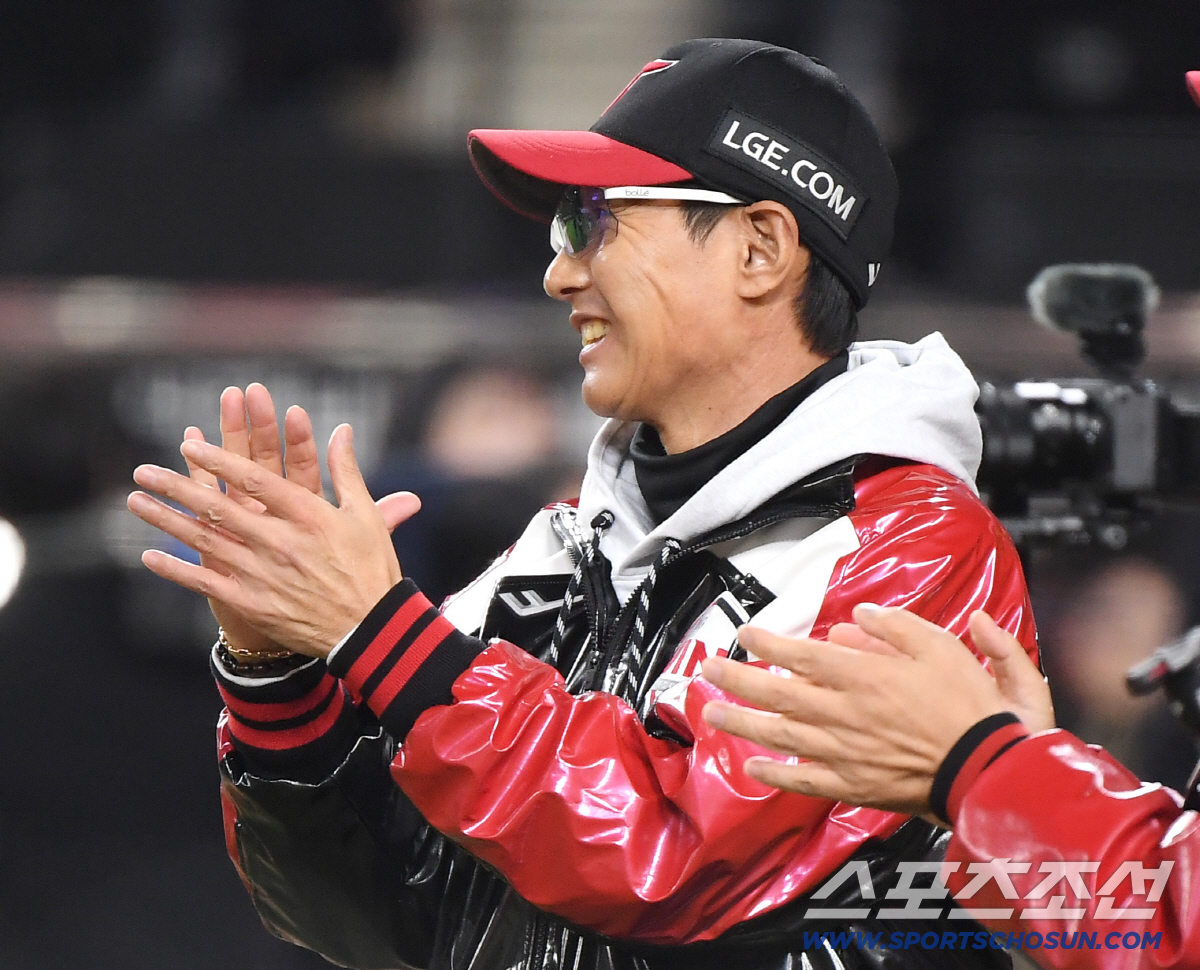 감독 최초 30억시대 열었다. 3년 최대 30억 재계약. 이제 염갈량의 …