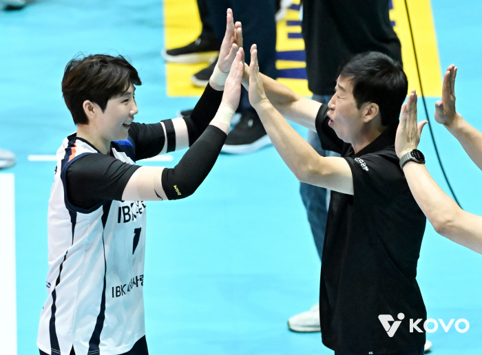 이소영이 원했다! 작년부터 '계약해지' 요청 왜?…남은 14억 어떻게 되나 → 선수생활도 기로 [SC비하인드]