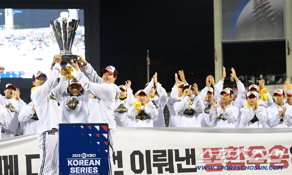 "FA 계약 질문 안받는다" 단호했는데, 분위기 심상치 않다…36세에 초…