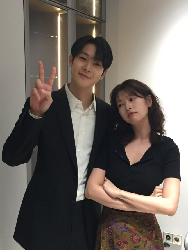 ‘우주메리미’ 최우식♥정소민, 꿀 뚝뚝 케미 투샷에 팬들도 심쿵[SCin…