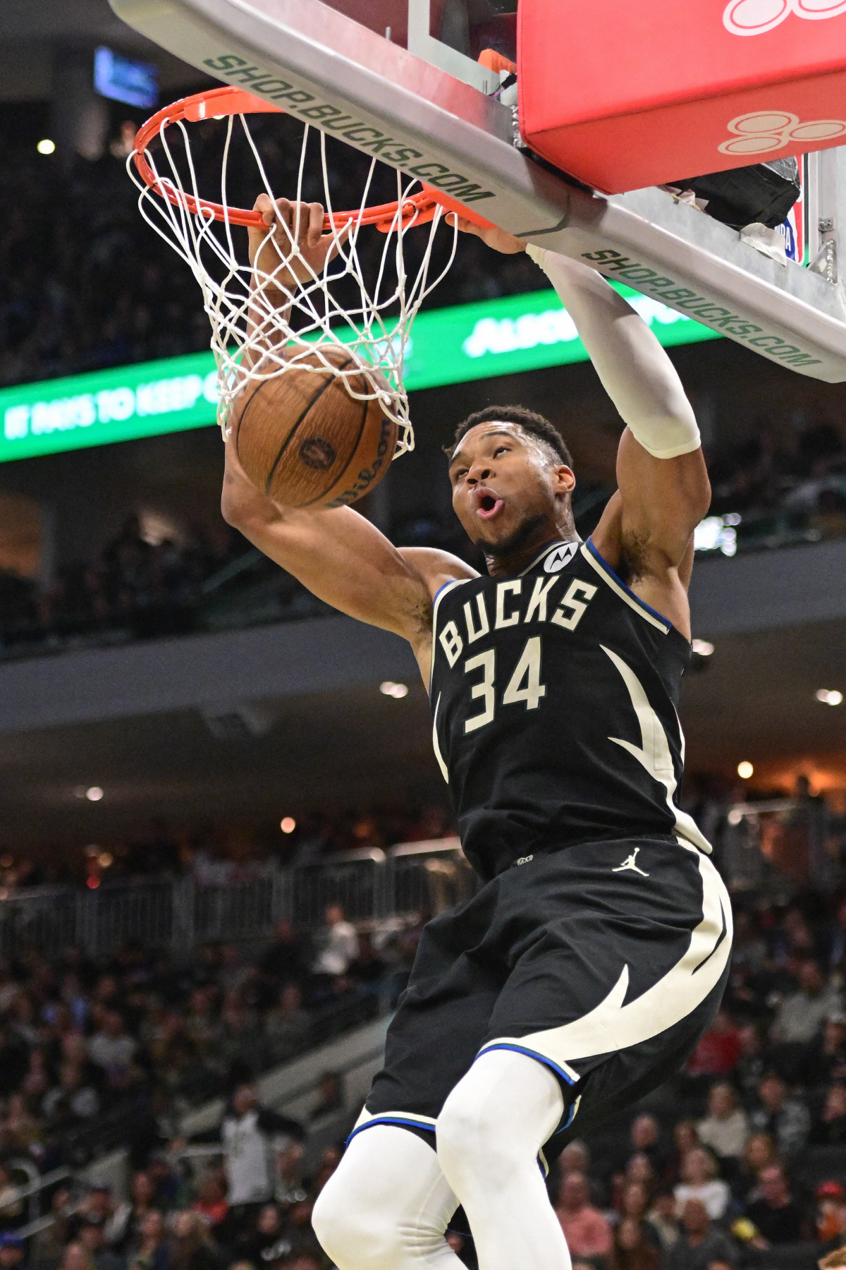 "그는 빠른 샤킬 오닐!" 절정의 그리스 괴인. 닥 리버스 감독 "파울 …