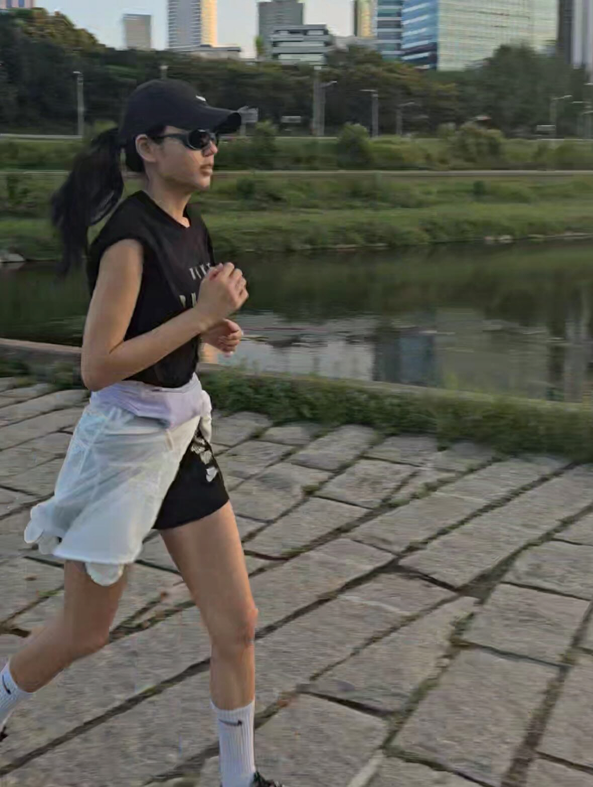 안은진, 작정했네...'뼈말라' 몸매 비결은 러닝 "첫 10km"