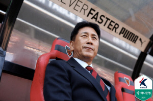 '득점 없이 치열했던 90분' 포항-서울, 올 시즌 마지막 '기성용 더비' 0-0 무승부...승점 6점 격차 유지[현장리뷰]