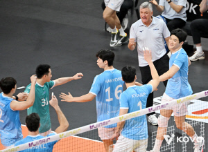 V리그 흥행태풍 부산 상륙! OK저축, 역대 최다 4270명 모았다!  → 하지만 대한항공에 1-3 무릎