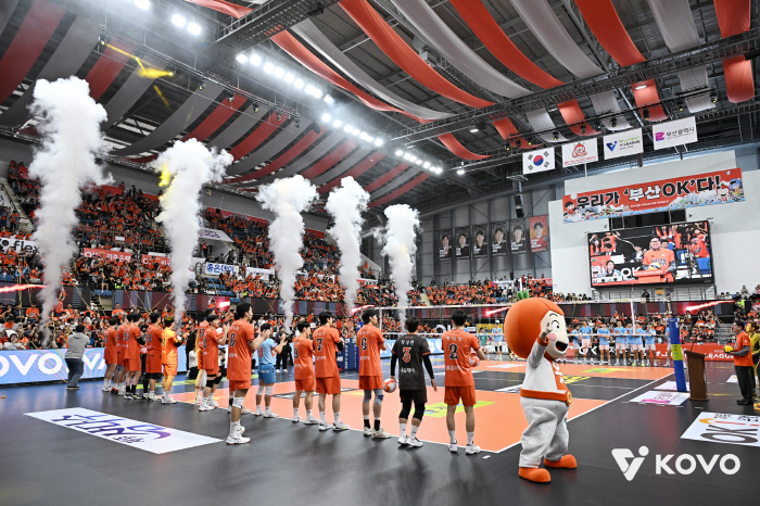 비수도권 최초! '구도 부산' 완성 → O! K! 쎄리라! OK저축 홈개막전 전석 매진. 최윤 구단주 6년 노력 결실