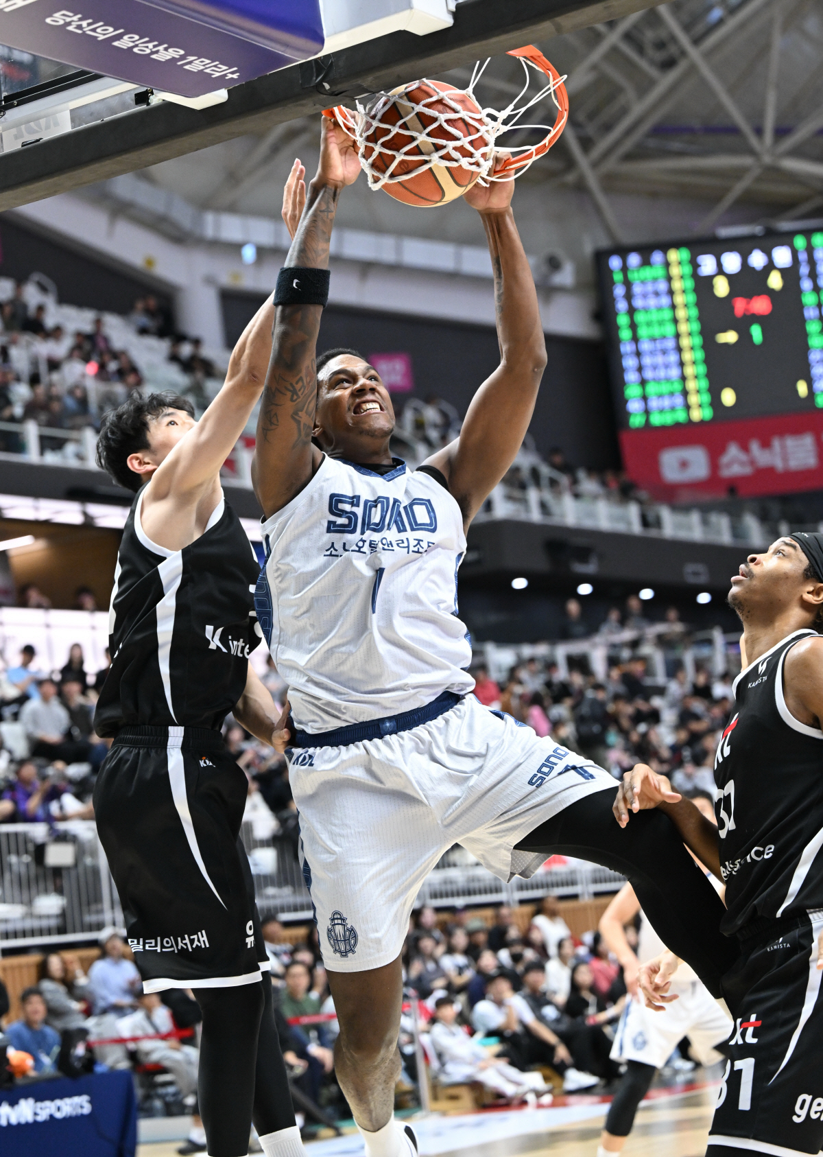 소노 빅3의 위력! KT 수비 완벽파훼. 나이트-켐바오-이정현 62P 합…