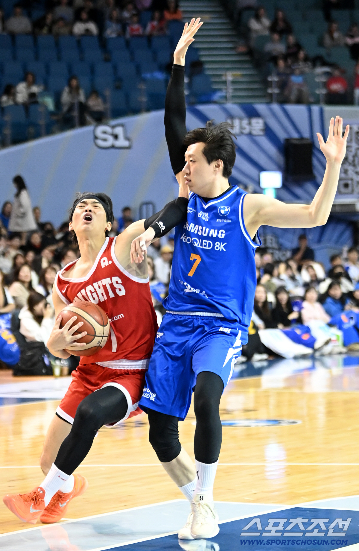 [포토] 돌파시도 이민서, 저리 좀 비켜줄래~