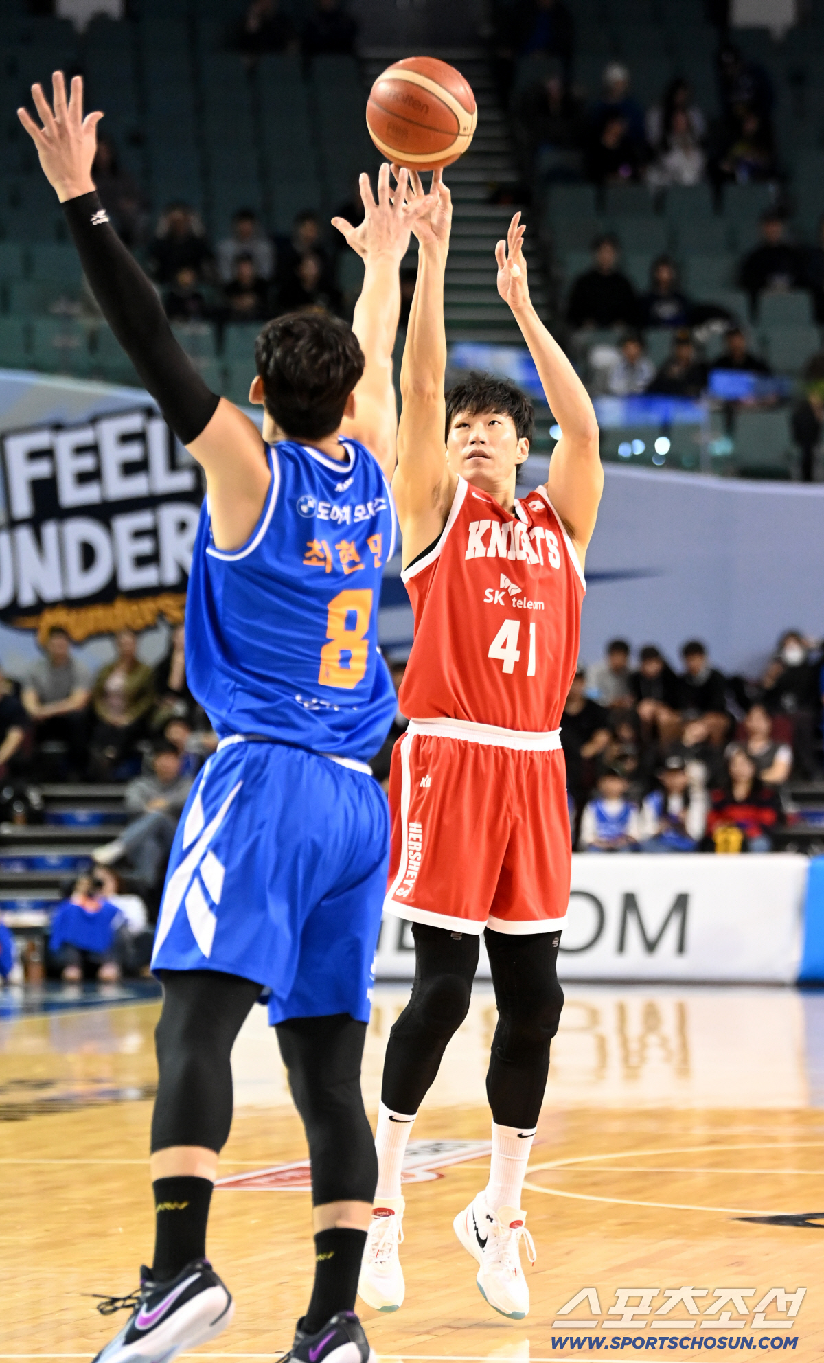 [포토] 오세근, 3점슛을 받아라