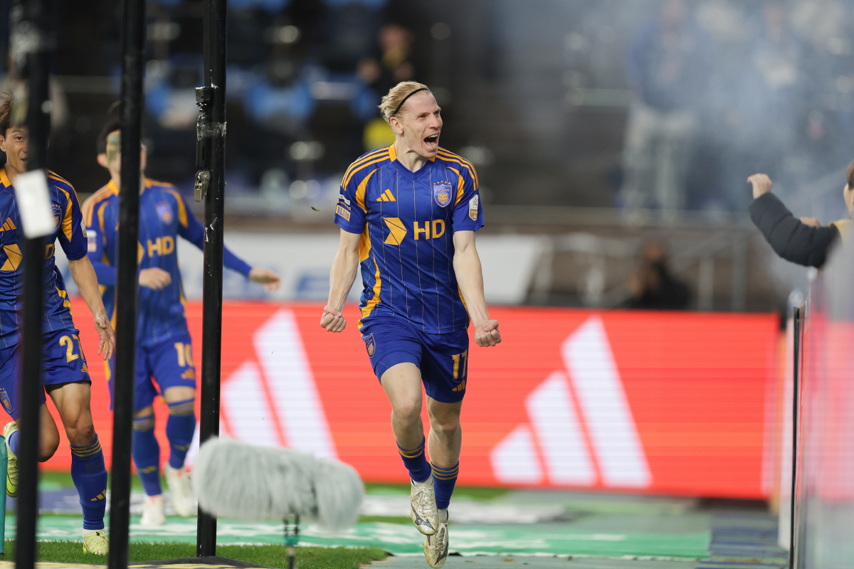 [K리그1 현장리뷰]'이청용 AS→루빅손 벼락골' 울산 살았다, 수원FC…