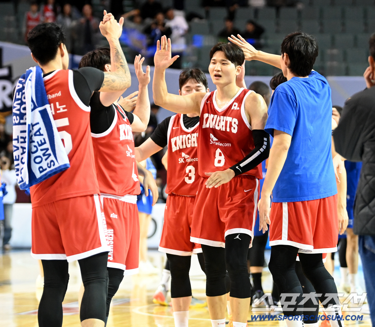 [포토] S더비 승리, 기쁨 나누는 서울SK