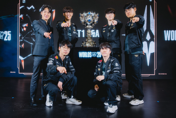 '결국은 T1!'  역대 최초 롤드컵 3연패 달성한 T1