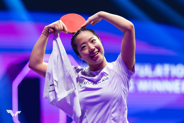 "아깝다!듀스만 3번" 투혼의 신유빈,日17세 톱랭커와 초접전끝 2대4패…