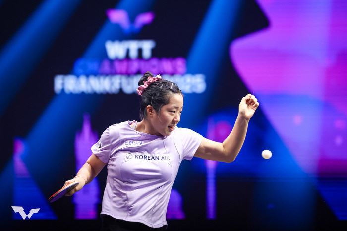 "아깝다!듀스만 3번" 투혼의 신유빈,日17세 톱랭커와 초접전끝 2대4패…