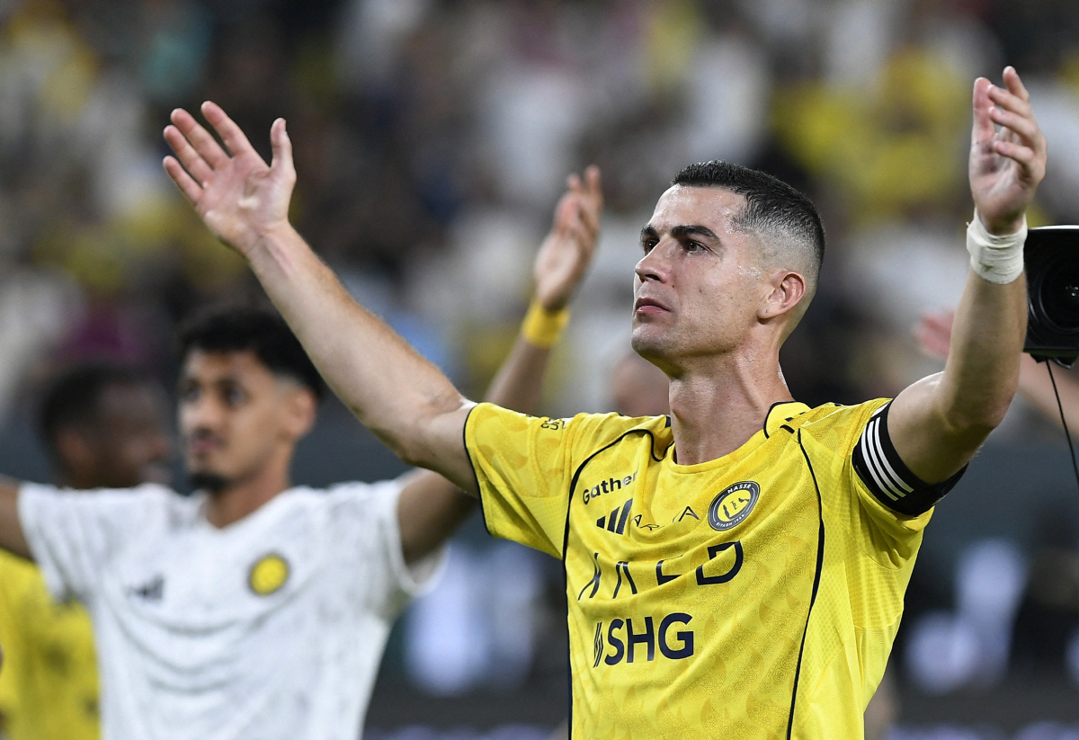 "계속 그렇게 해" 이번엔 심판 조롱…'GOAT' 맞나? 953골 넣고도…