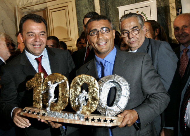 "우리 그만 헤어져" 59세 호마리우…연인과 결별, 그런데 여친 나이가 …