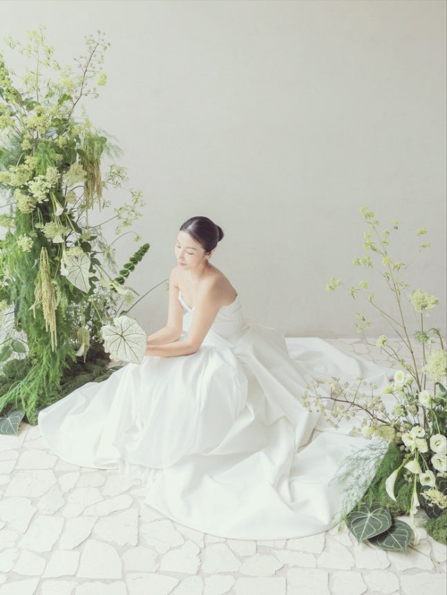 ‘비연예인 연인과 결혼♥’ 김옥빈, 청초한 웨딩드레스샷 공개[SCin스타…