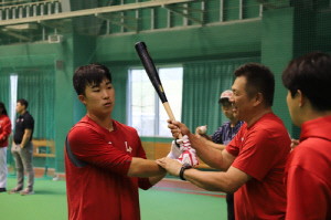 NPB 거포 야마사키, SSG 마무리캠프 합류…