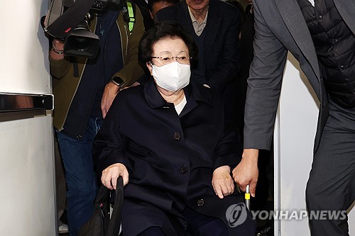 김건희특검, 이배용 금거북이 대가성 규명 총력…선물시점 관건