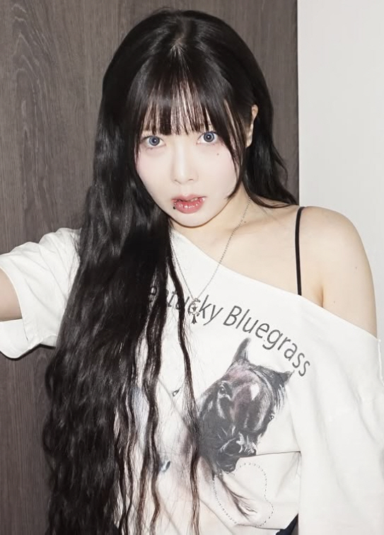 '10kg 감량 부작용' 현아, 공연 중 기절에 직접 사과 "프로답지 못…