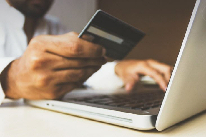 "남편 대신 임신시켜 주면 5억원 사례", 수상한 제안 알고 보니…