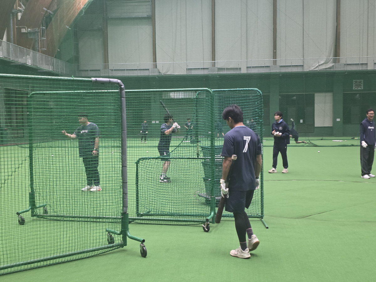 저녁 먹고 훈련이 또 있어? '흙투성이' 롯데, 구르고 또 구른다…미야자…