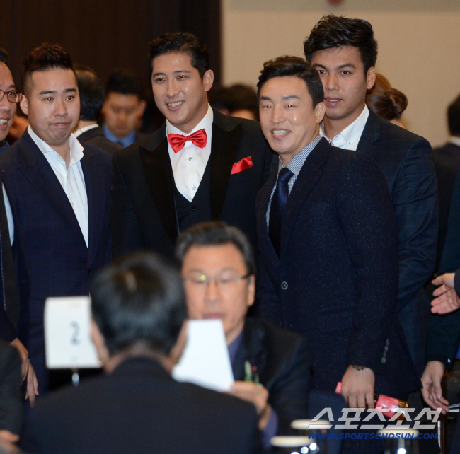 '둘이 FA로 번 돈만 무려 310억인데' 아, 흐르는 세월이여...'절…