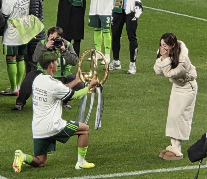 "우승과 함께 시집갑니다" 곽민선 아나, ♥송민규 '트로피' 프러포즈에 …