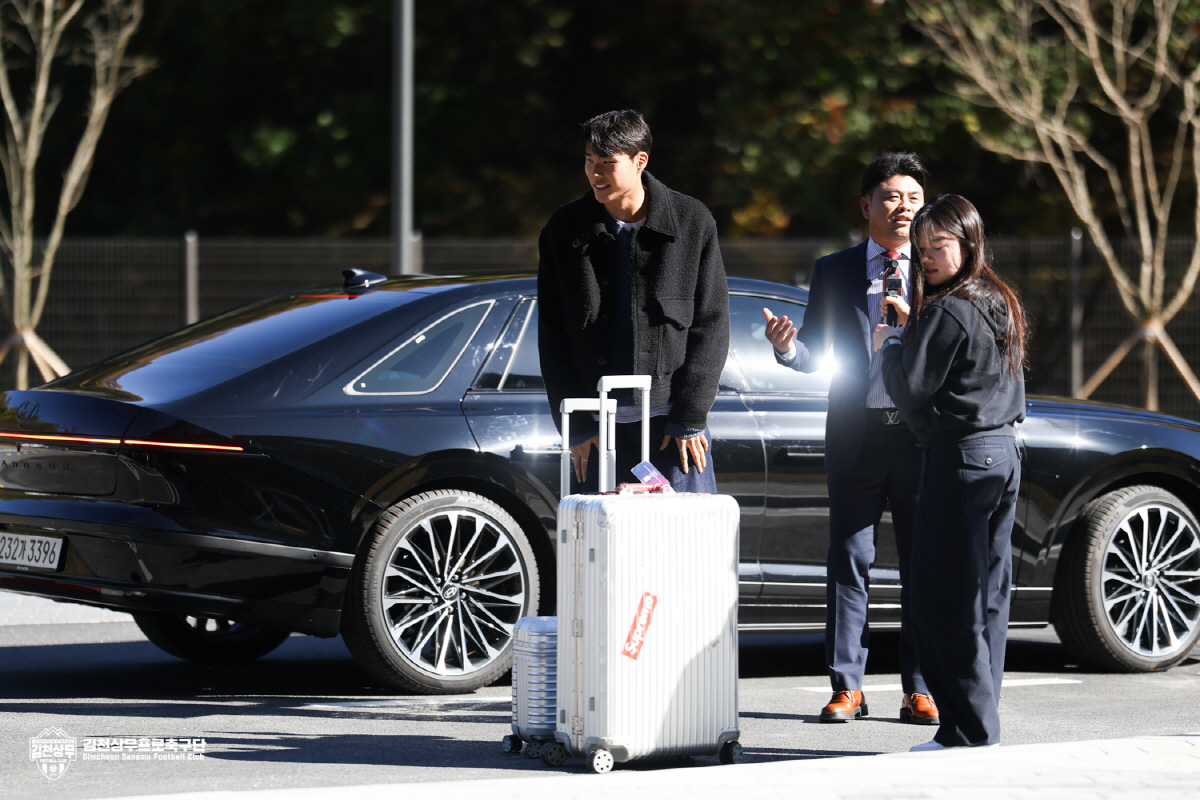 [현장에서]"'캡틴' 손흥민의 찐미소" 천안 축구종합센터 시대 활짝, "…