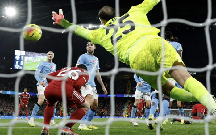 '英 BBC도 경악' "왜 동점골 인정되지 않았나"...판정에 웃은 맨시…