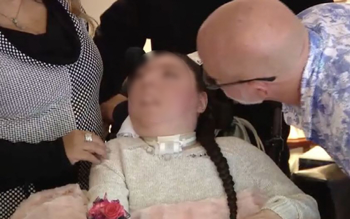 뇌 없는 여성, 20번째 생일 맞아…"4살 넘기기 어렵다고 했는데, 기적…