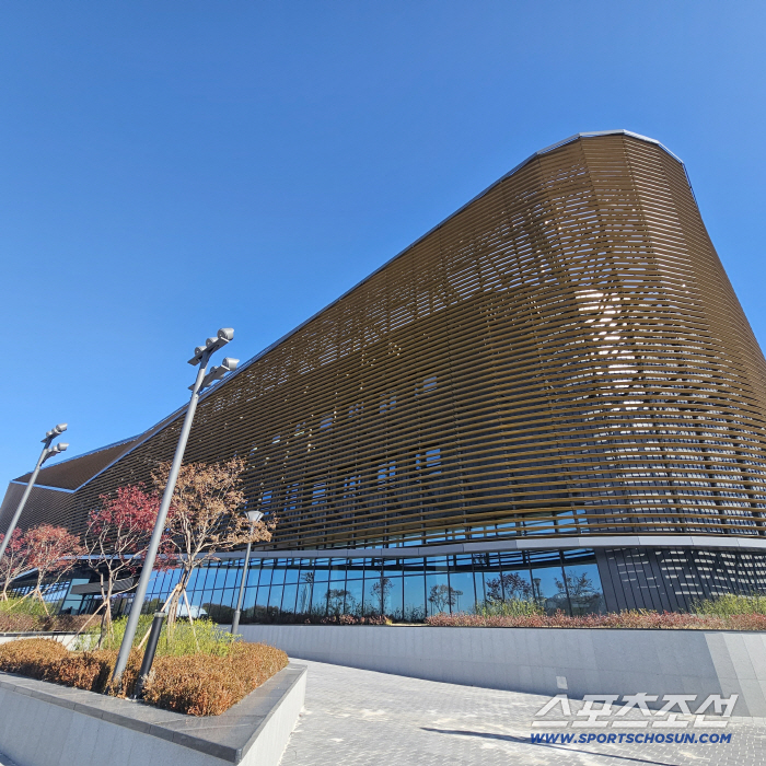 [현장인터뷰]'파주 시대 끝, 천안 시대 시작' 축구종합센터 첫 인상에 만족한 홍명보, "선수들이 만족해야 할 피치 상태"