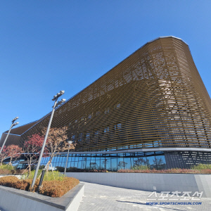 [현장인터뷰]'파주 시대 끝, 천안 시대 시작' 축구종합센터 첫 인상에 만족한 홍명보, 