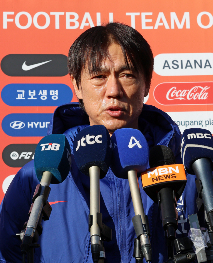 [현장인터뷰]'파주 시대 끝, 천안 시대 시작' 축구종합센터 첫 인상에 만족한 홍명보, 