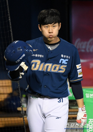 전 국대 외야수의 충격적 추락과 미스터리...'재수' 카드 있는데, 왜 FA 신청을 했을까