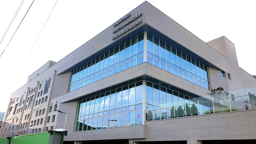 옥천군 공공도서관 홈페이지에서 신간 전자책 대출해 보세요