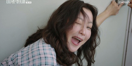 예쁨 벗은 김희선, ‘맘포티 현실 연기’로 6년만 복귀 '60분 순삭'